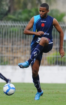 http://www.netvasco.com.br/futebol/jogadores/234-cesinha-2.jpg