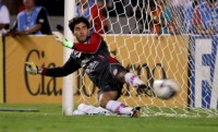 20-20091113-elton-marca-penalti.jpg