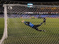 50-20100213-nilton-penalti.jpg