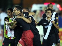 60-20100213-jogadores-comemoram.JPG