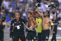 67-20100213-jogadores-comemoram.JPG