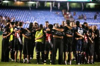 72-20100213-jogadores-comemoram.JPG