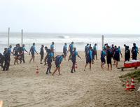 Jogadores do Vasco na praia da Barra da Tijuca