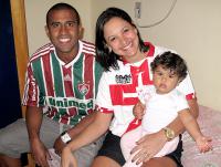 O tricolor Julio Cesar, a vascana Fernanda e a filha Manuella