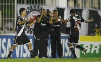 Romulo comemora seu gol com PC Gusmo