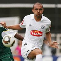 Marcel em ação pelo Santos