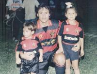 Bernardo com o pai Hlio, atacante do Sport na dcada de 90
