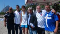 O vice-presidente Jos Pinto Monteiro posa com Adriana Behar e alguns funcionrios do Vasco