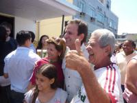 Eduardo Paes posa com torcedores do Fluminense