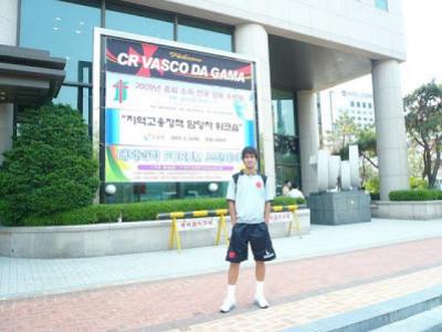 Marcelo com a camisa do Vasco na Coreia do Sul