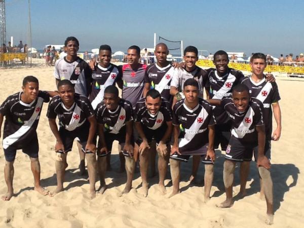 Time Sub-20 de Beach Soccer do Vasco, campeo da Copa Guaraviton