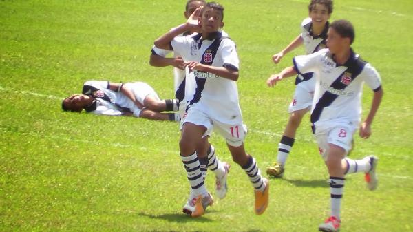 Vasco 1 x 2 Flamengo - Metropolitano Sub-13 - Wellington comemora gol