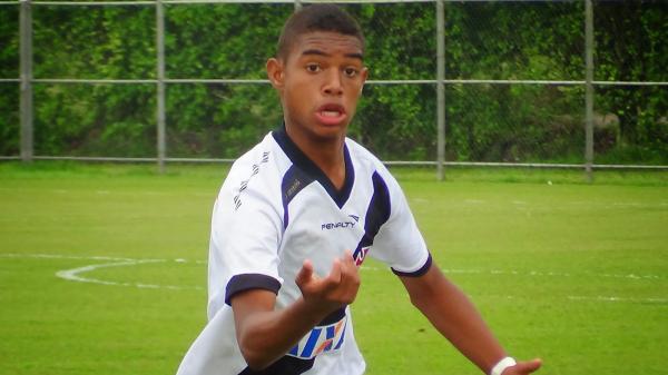 Atacante Joo Vitor, o Sergipe, do Sub-13 do Vasco