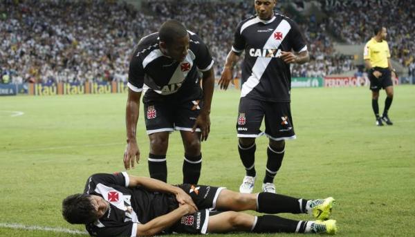 Em novembro, Juninho sofreu uma sria contuso durante o jogo Vasco 2 x 2 Santos, ficando impossibilitado de atuar em 2013