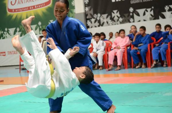 Exame de faixa dos pequenos judocas vascanos em 2013