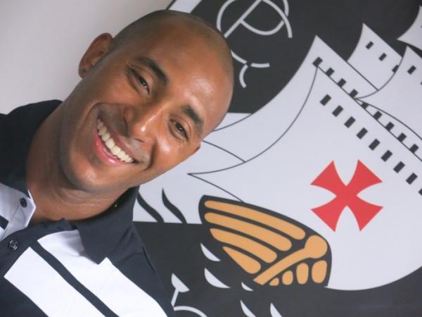 Reginaldo sorri em So Janurio: atacante marcou o primeiro gol do Vasco em 2014
