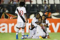 Jogadores comemoram gol de Marlon
