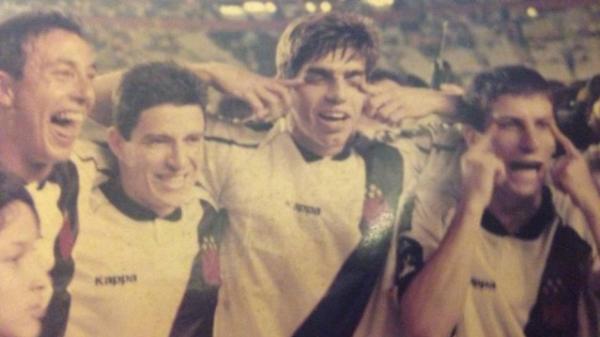 A foto  de 1998, aps a final da Libertadores