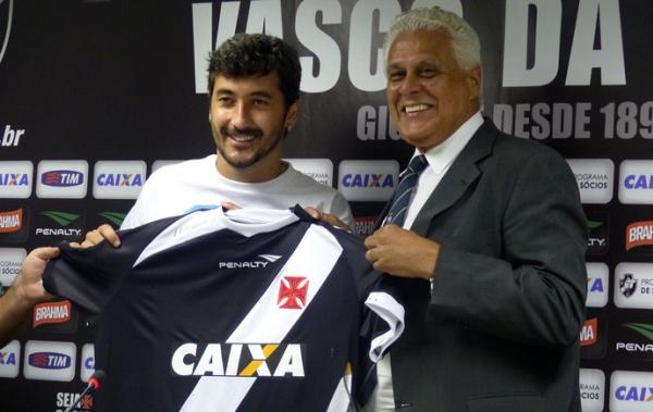 Ao lado de Dinamite, Douglas chega animado ao Vasco para a disputa da temporada 2014
