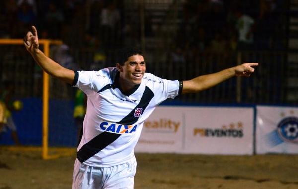 Atacante Luco deixou sua marca na vitria vascana sobre o Flamengo