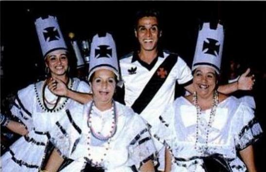 1989: Roberto Dinamite  homenageado pela escola de samba Bomios de Inhama
