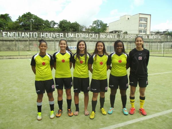 Vitria, Angelina, Cindy, Estefany, Juliana e Jully, atletas da categoria sub-15 do Vasco