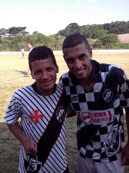 Paulinho em visita  escolinha do seu ex-time, o Vasco da Gama de Vila Galvo, de Guarulhos (SP)