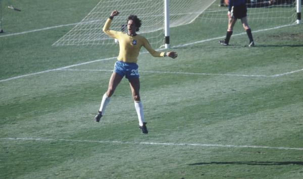 Dinamite comemorando gol pela Seleo Brasileira na Copa de 1978