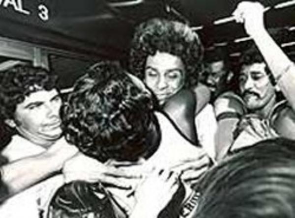 Dinamite recebido com festa ao voltar ao Vasco aps passagem pelo Barcelona em 1980