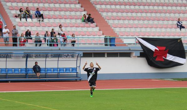 O matador Thiago Vincius comemora mais um gol no torneio.