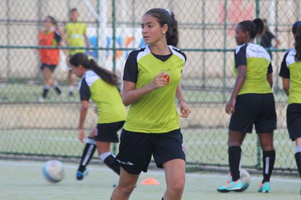 Angelina Alonso, destaque do time sub-15 do Vasco