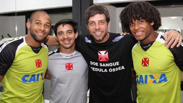 Juninho se despediu do futebol usando camisa que inspirou Eduardo