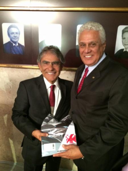 Ex-presidente do STF, Carlos Ayres Britto, e Roberto Dinamite, presidente do Vasco