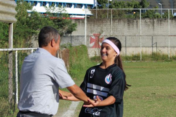 Cindy Valim comemorou gol marcado com o treinador Jos Roberto