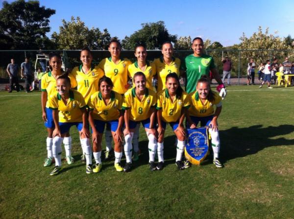 Thaynara com a camisa 3 da Seleo Brasileira sub-20