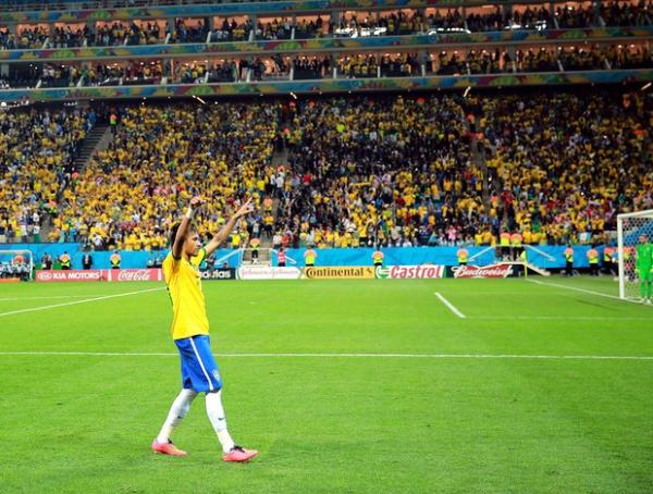 Neymar comemora o gol do Brasil contra a Crocia