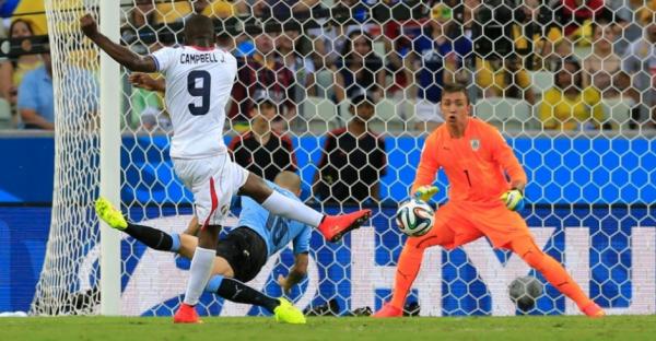 Campbell faz o gol de empate da Costa Rica contra o Uruguai