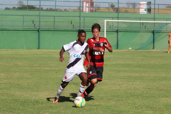 Cayo Tenrio em ao contra o Flamengo