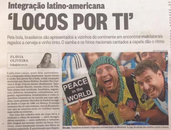 Homem Piruca pedindo paz no mundo ao lado de argentino no Maracan