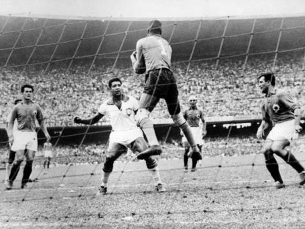 Barbosa fazendo defesa durante a Copa de 1950