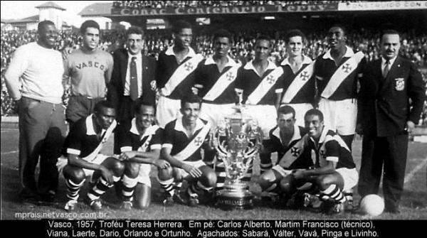 Time do Vasco dias antes de golear o Barcelona por 7 a 2, em 1957