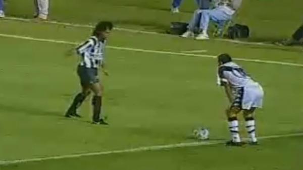 No foi gol e nem ttulo, mas a rebolada de Edmundo diante de Gonalves pelo 1 jogo da deciso do Carioca-1997 ficou marcada para sempre