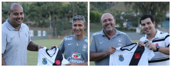 Supervisores Mrio e Paulo Neves presentearam representantes da Seleo com a camisa do Vasco