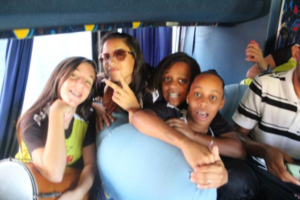 Andressa, Letcia, Sthephanie e Anna Beatriz alegram as viagens do juvenil vascano
