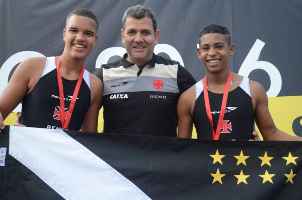 Carlos Eduardo, Fbio Correa (treinador) e Leandro Tndaro