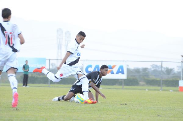 Netinho marcou o primeiro gol vascano na partida