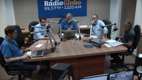 Da esquerda para a direita: jornalista Rafael Marques, Jlio Brant, mediador Eraldo Leite, Nelson Rocha, Tadeu Correia