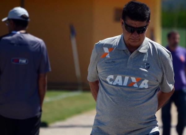 Aps apresentao, Joel Santana observou o treinamento do Vasco