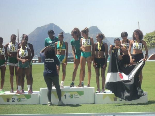 Vasco terminou em 3 lugar no revezamento 4x400 metros rasos feminino