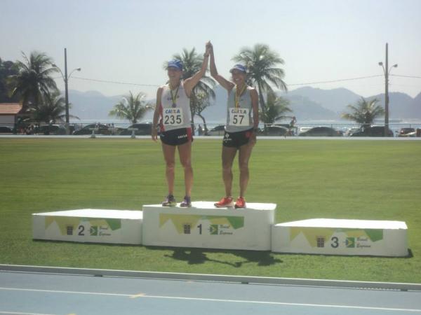Raimunda da Fonseca (direita) levou nos 5000 metros rasos